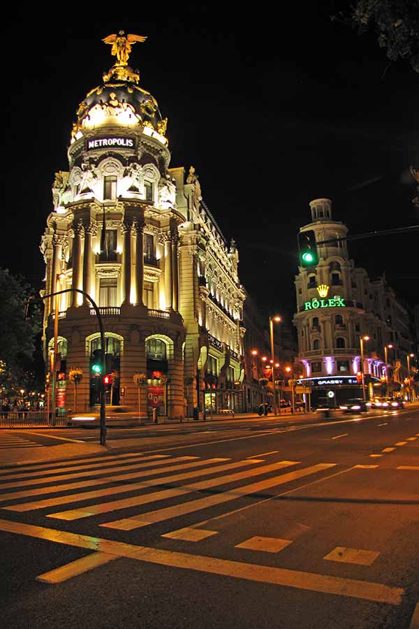 Edificios Metrópolis y Grassy en el cruce de la Calle de Alcalá y la Gran Vía madrileña